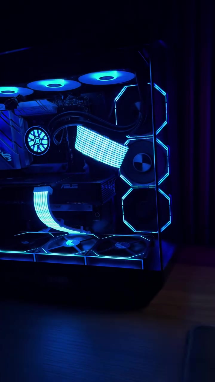 سلام عليكم بي سي للبيع استخدام كلش قليل
🖥️ PC GAMING 🔥

⚙️ المواصفات:
  
🧠 المعالج: AMD Ryzen™ 5 9600X

🎮 كرت الشاشة: ASUS PRIME GeForce RTX™ 5070 OC
💾 الذاكرة: 12GB GDDR7

🛡️ اللوحة الأم: ASUS ROG STRIX B650-A GAMING WIFI

🚀 الرام: G.SKILL Ripjaws S5 DDR5
📊 16GB (1×16GB) — 6000MHz CL36
⚡ XMP & EXPO

💽 التخزين: WD Blue SN5100 NVMe
📦 1TB — PCIe 4.0
⚡ سرعة تصل إلى 7100MB/s

🔌 الباور سبلاي: Thermalright SG850S
⚡ 850W — 80+ Gold

❄️ التبريد: Thermalright Aqua Elite 360 V6
💧 تبريد مائي 360mm

🖤 الكيس: DarkFlash DY470 Mid Tower

💨 المراوح: Thermalright TL-M12Q X3
✨ 3×120mm ARGB

🌈 إضاءة ARGB: SNOWMAN Sleeved Cover Extension
🔗 24-Pin + 12+4 Pin

🪟 النظام: Windows 11 Pro أصلي
شراي تفضل واتساب ***********
ضمان شركه العالميه باقي الهه ٣ اشهر
