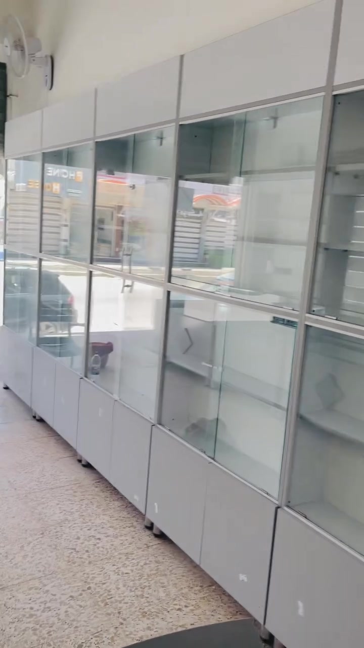 للبيع ديكور ام دي اف بعده جديد ١٢ فاترينه مع ٦ جام خانه افقيه مع ميز رسبشن مترين

٦ فاترينه جام حراري مع كومدي
٤ فاترينه جنكال مع كومدي
٢ فاترينه رفوف مع كومدي
٦ جام خانه افقي حراري ١٠ ملم
ميز رسبشن ٢ متر 

المكان مركز الحله التواصل على الخاص

السعر ٣ مليون
