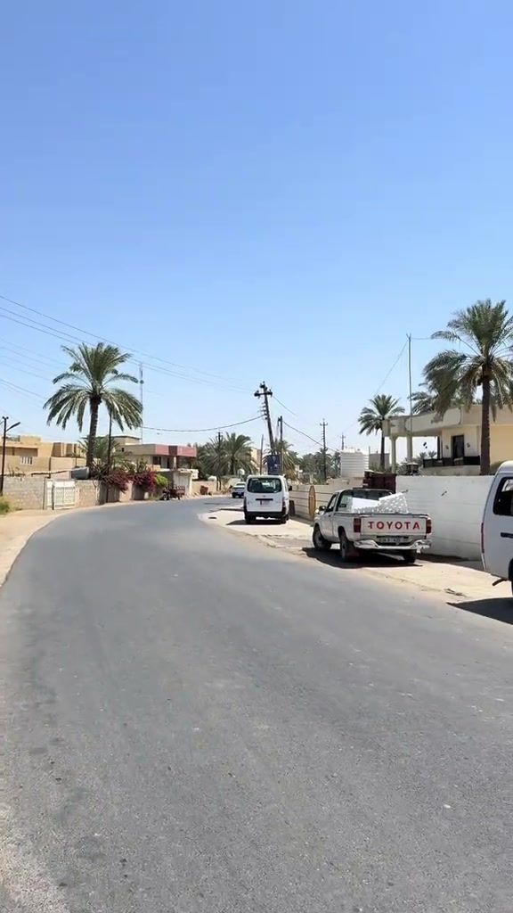 السلام عليكم👋للبيع أجمل(ڤيلا)مطله على نهر دجلة وايضاً على الشارع الرئيسي المساحة الكلية(2500m/دونم)لكن بالسند هو(700m)طابو زراعي نموذج السند(25)تحويل مباشر بأسم المشتري ليس إقرار محكمة من صاحب العقار الشرعي واجهية على الشارع الرئيسي(34m)واجهية على نهر دجلة(34m)ايضاً تحتوي على مشروع استثماري هو(كراج لغسل السيارات/محلات)الڤيلا مكونة من(7غرف للنوم/صالة/هول/كليدور/غرفه خاصه او جلسة داخل الڤيلا لنهر دجلة/مطبخ/3مجمعات صحيات)موقع الڤيلا في بغداد(الراشدية/منطقة السادة البوحيات/قرب مزرعة عدنان خير الله/قرب مدرسة الواحة الخضراء)للأستفسار *********** #viralvideo #جزيرة_بغداد_السياحية #tiktok #fyp #foryoupage 

