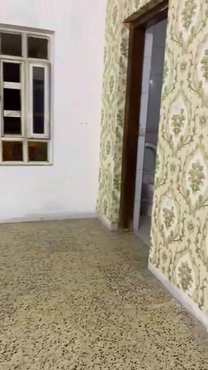 السلام عليكم
دار للايجار طابق ثاني في منطقة السمجه
المساحة 150 متر معزول كما موضح في الفيديو 
للاستفسار
***********
