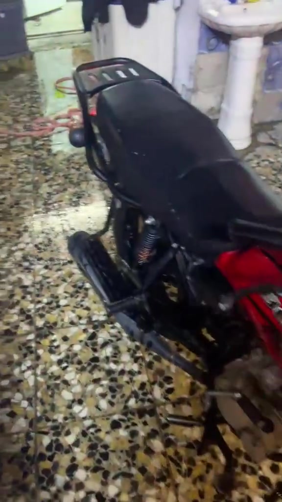 بوكسر للبيع 22موديل رقم سنويه بغداد الكراده السعر مليون 800بيه مجال بصيط دراجه شوفت عينك رقمي ***********
