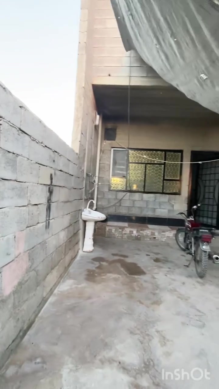 للبيع 

📍 الموقع: قولان تبه 
📜 الملكية: ملك صرف – طابو الزهور 

📐 المساحة: 200
📏 الواجهة:10 متر
🏠 عدد الطوابق: طابقين

🔹 الطابق الأول:
🛏️ غرفتين نوم
🍳 مطبخ
🛋️ استقبال
🚪 هول
🚗 كراج
🚿 حمام + تواليت

🔹 الطابق الثاني:
🛏️ 5غرف نوم
🚪 هول
🚿 حمام 

📞 للاستفسار والتفاصيل:
***********
📲 اتصال و واتساب
