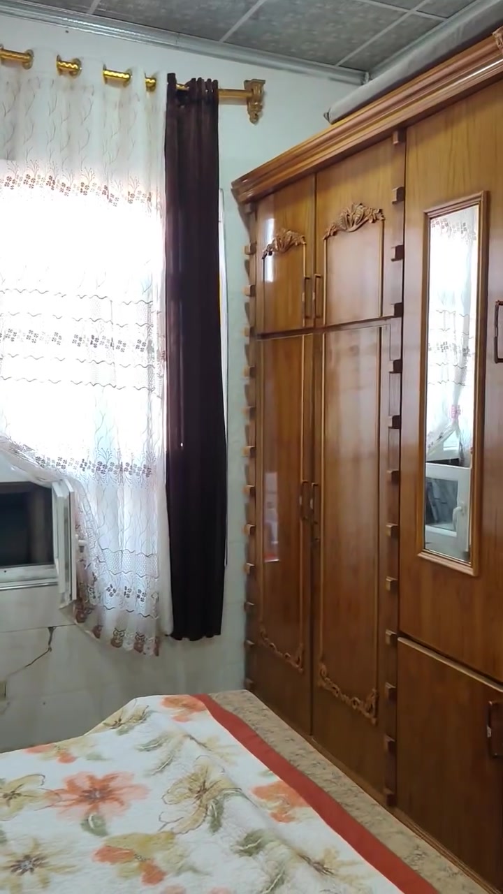 السلام عليكم
السلام عليكم غرفه نوم حجم ثقيل فصال 
درجه اولى جديده ما مستعمله غير شهر زمان 
الرايده يجي خاص سعر خاص خشب زان 
فقط بس الشراي ينتصل او يطب خاص 
الاتصال على رقم التلفون وكذلك بو واتساب 
***********📞
📞
📞
