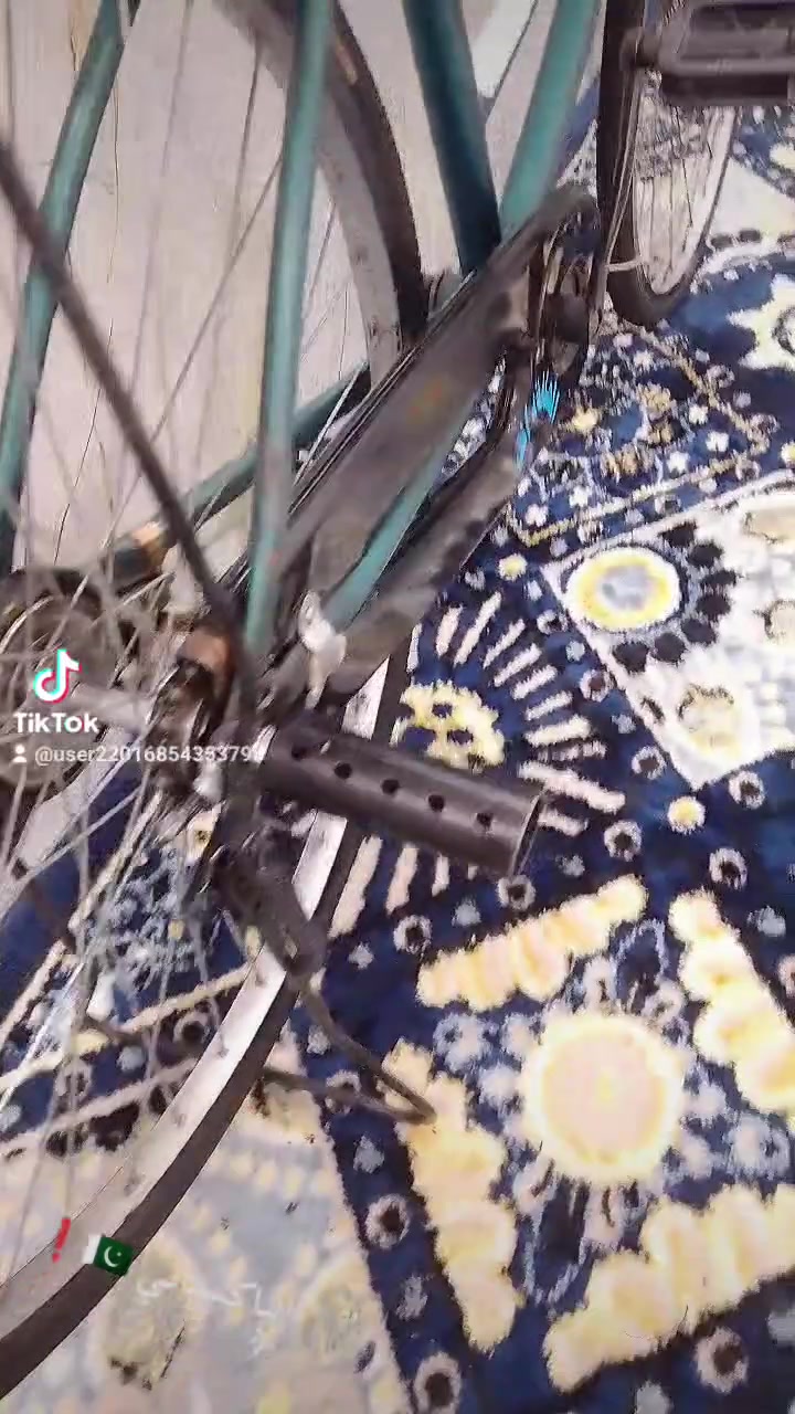 سلام عليكم باسكال لبيع. او مروس وطيك فرغ حجم 26 بيسكل نضافته 100/90. كمان ناصريه سيد خيل السعر 95 وبي مجال حك جيه
❗
