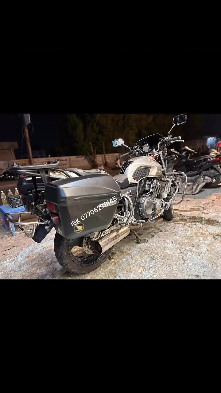 ️ للبيع – هوندا CB400 Super Four VTEC مزوده من يابان

جيل اول 16 ولف 400 سي سي مرقم مميز تحويل ثاني يوم 

✅ وارد ياباني

✅ محرك 400cc أربع سلندر

✅ مكينة ممتازة وصوت ناعم

✅ راديتر مزوده تيتانويم حجم كبير

✅  جانبية أصلية + حمايات 

✅شاشه كامرات امام وخلف دقه 4K

✅ سي بايه خلفيه و سله استيل للدبه بانزين او جنطه

✅بجم بوليسي 

✅دكمه دبل اشار و منفذ جداحه USB و بلوجترات 
✅درع استيل خلف و امام و مكينه

📍الموقع: بغداد الكريعات معرض ibk 

📞 للاستفسار والمعاينة: ***********

السعر: يذكر على الخاص أو الاتصال للجاديين راغبين بل شراء

