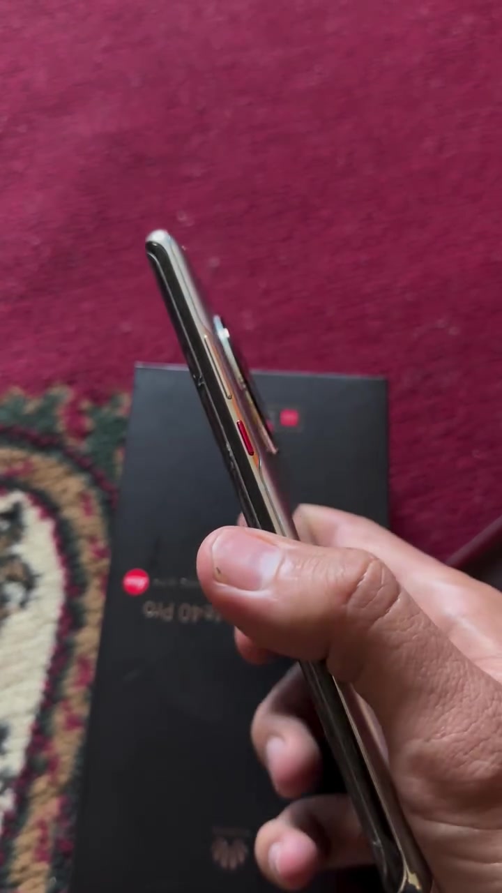 السلام عليكم . هواوي ميت 40 برو للبيع الجهاز حيل نضيف قبل فتره وكع مني وتفطرت الشاشة فطور خفيفه رايده 425 وبي مجال قليل 
***********
