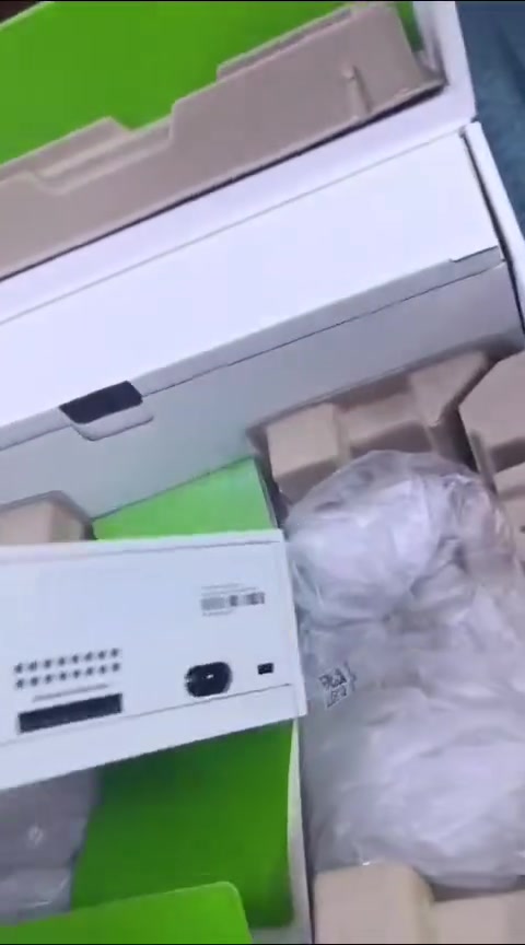 Xbox Series S للبيع - استخدام نظيف! 🎮🔥
السلام عليكم، عندي جهاز Xbox Series S مستعمل بحالة ممتازة للبيع، الجهاز قوي ويدعم كل ألعاب الجيل الجديد بكفاءة عالية.
​تفاصيل العرض والمواصفات:
​حالة الجهاز: نظيف ، الجهاز ممفتوح ولا داخل صيانة أبدًا.
​الملحقات:
​يدة التحكم الأصلية للجهاز.
​يدة إضافية ثانية من شركة Razer.
​ملاحظة بخصوص اليدة: منفذ الـ Type-C بيدة التحكم بيه مشكلة بسيطة، ولذلك مركب بداخلها قطعة بطارية شحن ممتازة بمكان البطاريات؛ تشحنها وتلعب بيها وايرلس (بدون واير)، وإذا تحب هم تكدر تربط بيها واير وتلعب مباشرة.
​📸 الصور المرفقة بالمنشور توضح حالة الجهاز والملحقات بالكامل.
​السعر: 345 ألف دينار (وبيه مجال ).
​المكان: بغداد / الكرخ
​للتواصل: ***********
