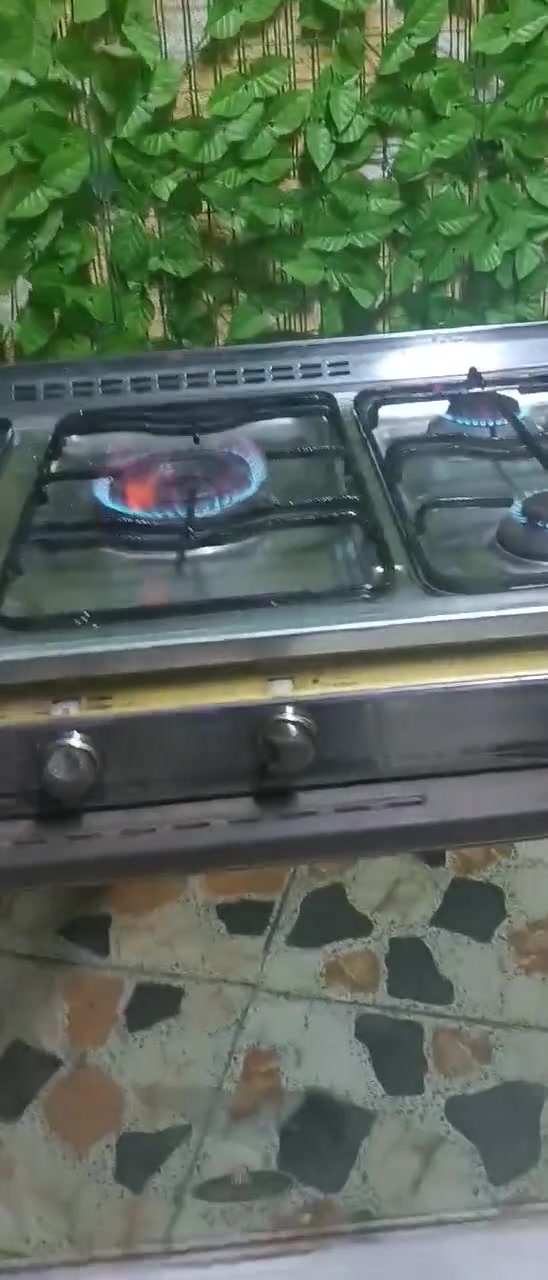 السلام عليكم طباخ كريازي مصري الاصلي  شغال كامل مع الفرن اخو الجديد النظافه مثل ما موظح بالصوره السعر ٢٥٠ حجم الكبير. 
الاتصال ع الرقم *********** مكان بغداد الزعفرانيه شارع المعهد او المراوس بطباخ صغير اريد نظافه اخو الجديد مع الفرق
