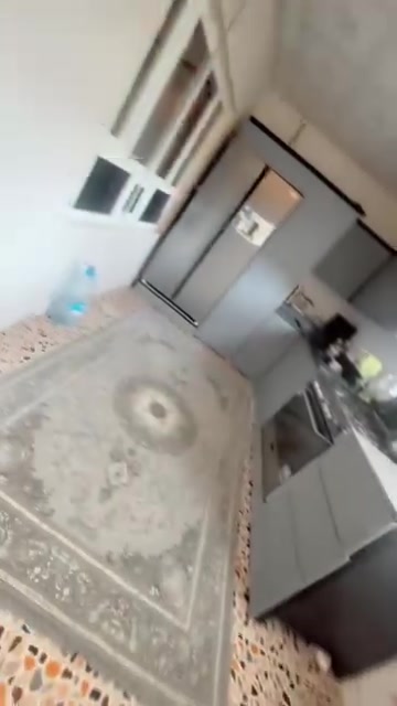 بيت للبيع مساحه 100متر البيت يحتوي على  غرفه نوم وهول وغرفه ضيوف حمام او بيتونه فوك مطبخ او تواليت خارجي عنوان بنج علي خلف محطه كهرباء السعر 38) خاص او تصل***********
