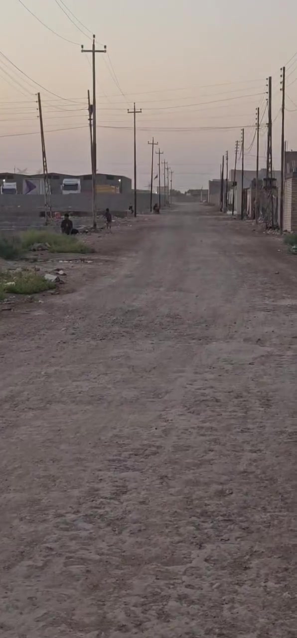 متوفر قطع للبيع في مجمع النازحين يبعد عن الشارع العام ٢٥٠ متر تقريبا متوفر ماء وكهرباء مساحة القطع ٣٠٠ متر الواجهة ١٠ والنزال ٣٠ على الشارع ١٥ مال النازحين كما موضح بالفديو
***********
***********
