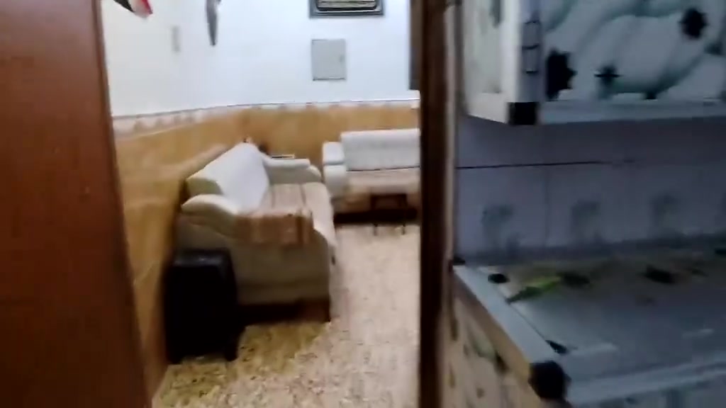 السلام عليكم بيت للبيع مساحه 143متكون من صاله غرفتين نوم مطبخ استقبال صحيات خارجيه طابق اول طابق ثاني غرفه بيتونه العنوان حي الحسين قرب موسى المختار للأستفسار ***********
