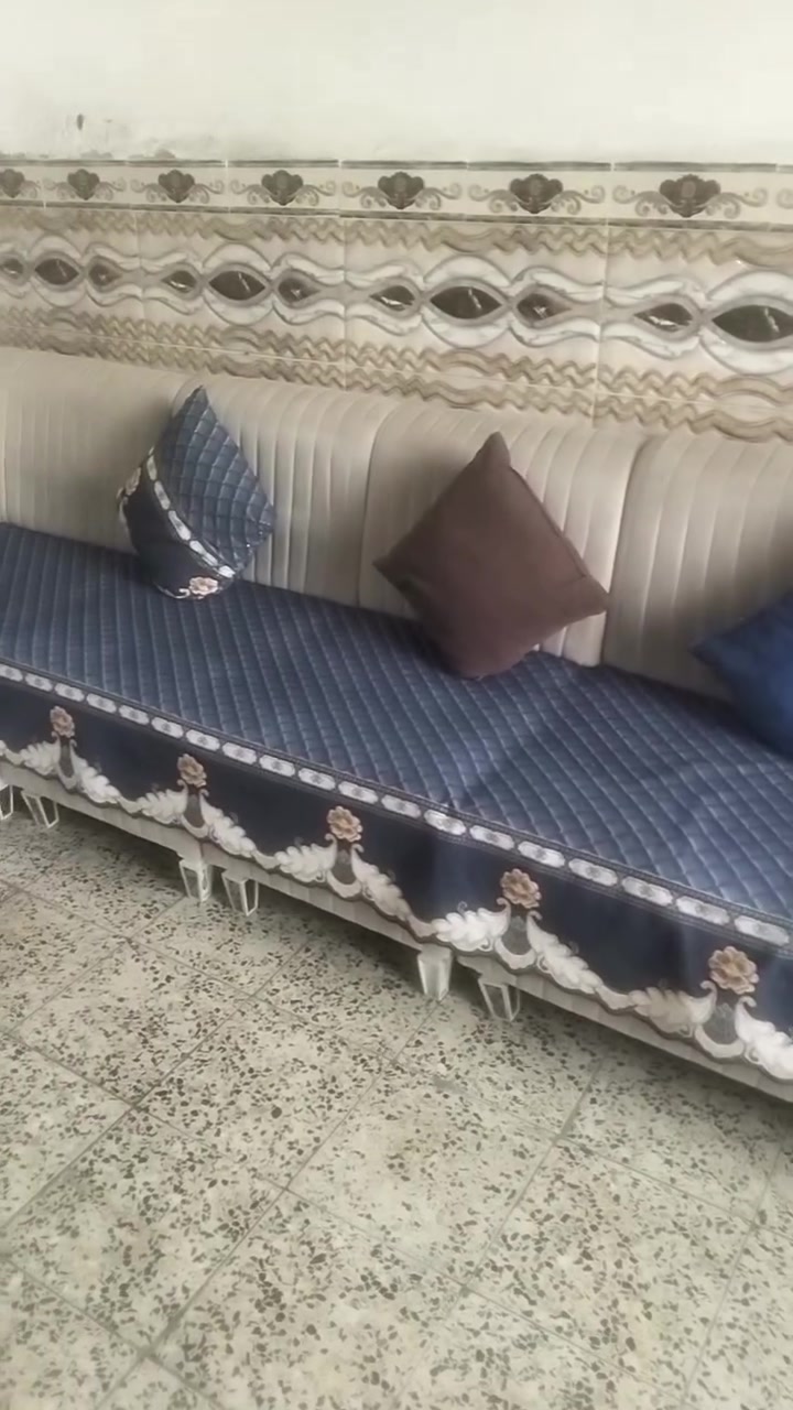 سلام عليكم 
ديوان تركي  
 
وثنين طبلات 

السعر 300 وبي مجال 

المكان كوت حي الجهاد 

وهذا رقمي 
***********
