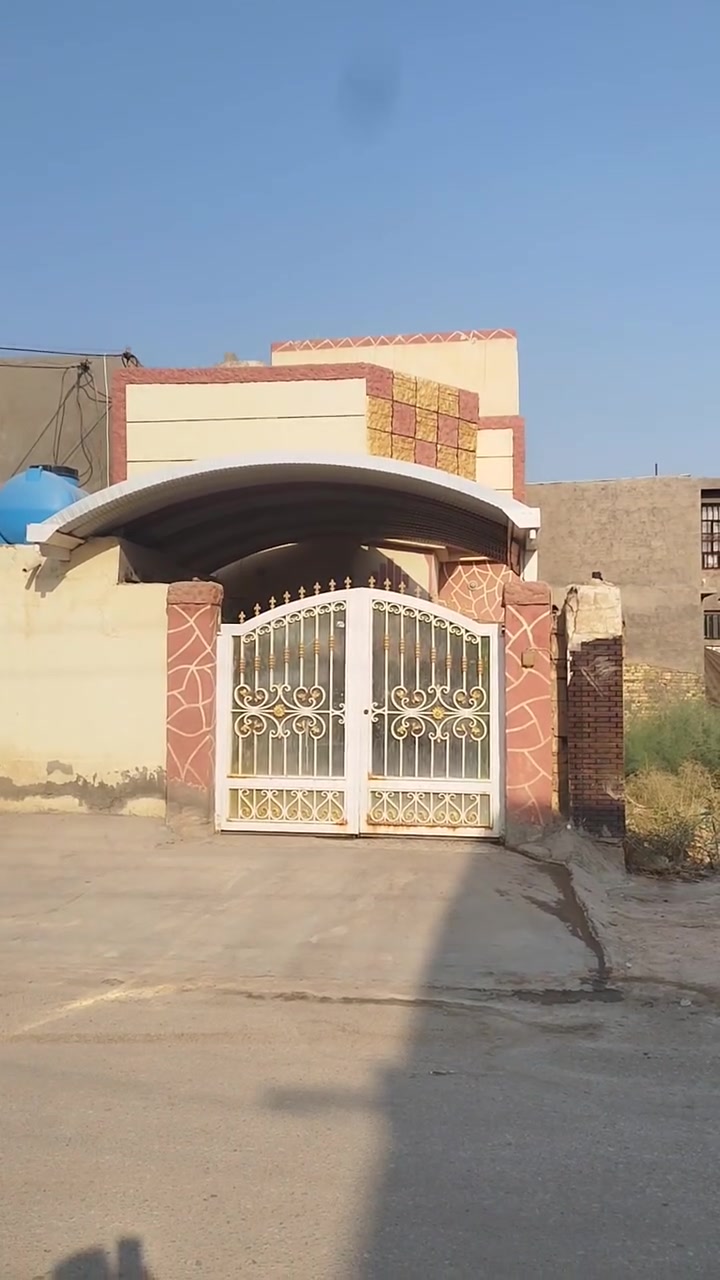 السلام عليكم 
بيت ١٠٠م  واجه ٥م والنزال ٢٠  
طابو صرف 
عالي عن الشارع 
الارضية مرمر 
والمنطقة جدا هادئة 
بيت كامل ماناقصه اي شي 
الموقع ابي غرق حي الجواد شارع الزاب الثاني 
السعر ٩٠ وبيه مجال 
للتواصل  
واتساب او اتصال 
‏‪***********‬‏
***********
