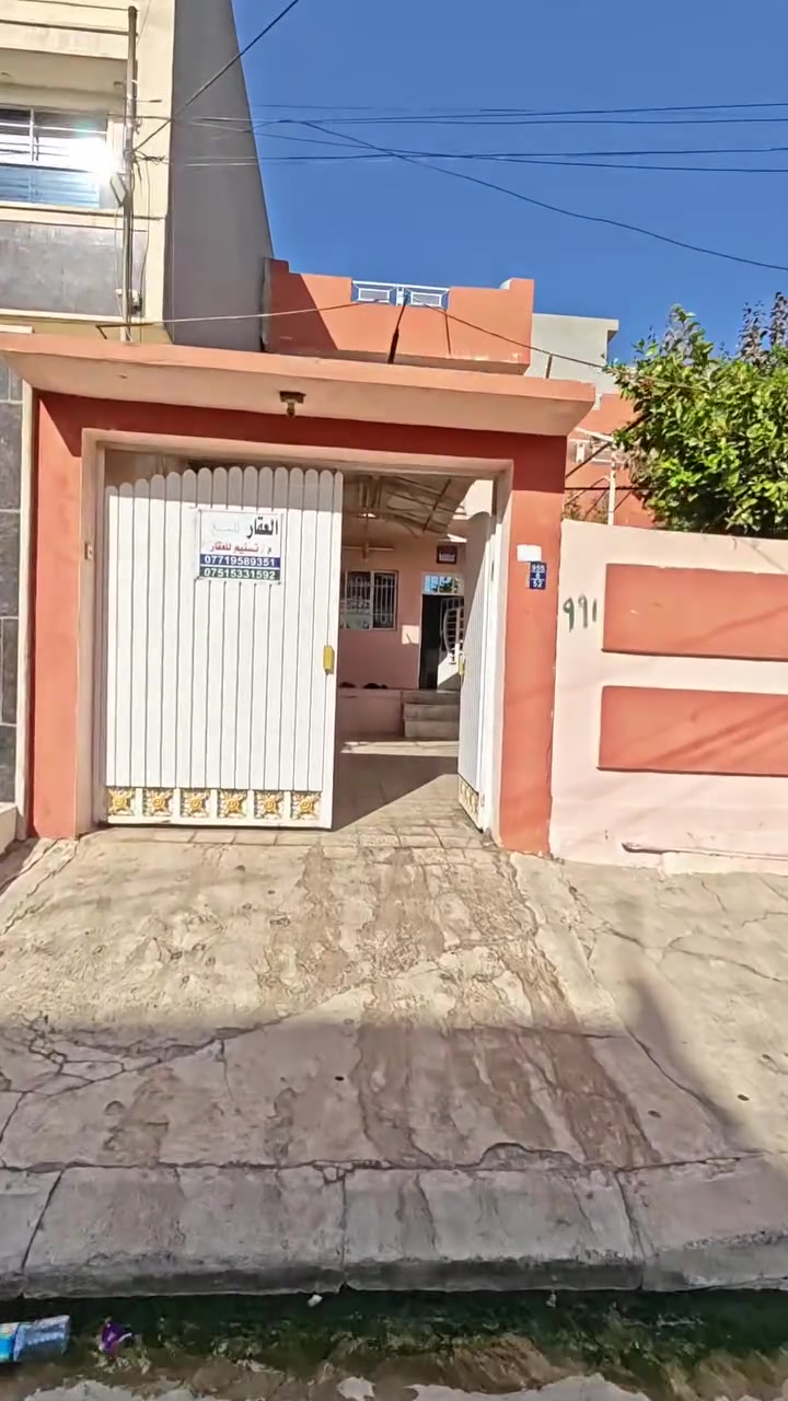 للبيع الدار طابقين حساب ارض 

حي السكر قرب جامع النبا العظيم

المساحة 300م والواجهة 15م والعمق 20م

اتجاه الدار قبلة (سند طابو الزهور)

الطابق الأرضي غرفتين نوم  وهول واستقبال ومطبخ وصحيات وحديقة ومناور فتل حول الدار وكراج 

الطابق الثاني غرفتين نوم وهول وصحيات  وبيتونة وسطح ناصي وعالي 

للأستفسار مراجعة مكتب الوطن للتجارة العقارات 
الموصل حي البلديات من جهة السكر قرب مول سانكو 

او اتصال بالأرقام التالية 
كورك ***********
آسيا ***********
