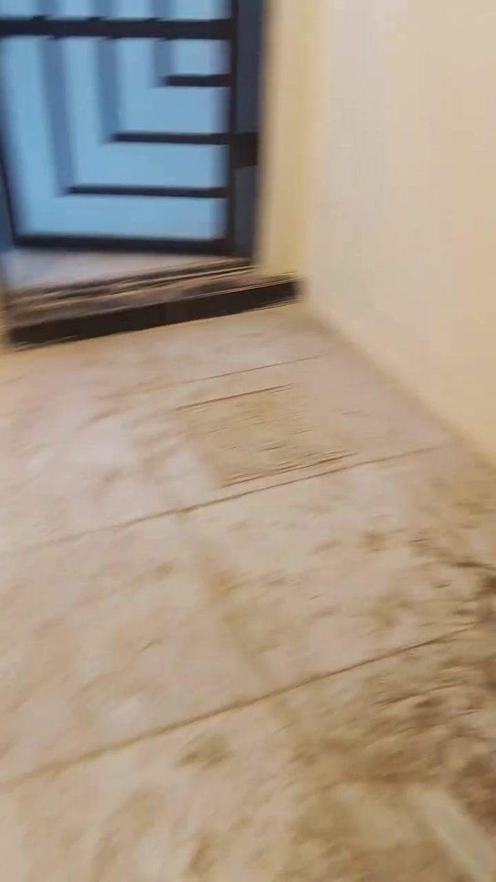 للبيع الدوره حي دجله زراعي قرب ماركت الساعه100م3غرف نوم صحيات2 مطبخ وستقبال طرمه زيرو ممسكون كامل من كل النواحي موقع كلش حلوه ***********

نص مكتوب في الصور:
- جود واتساب