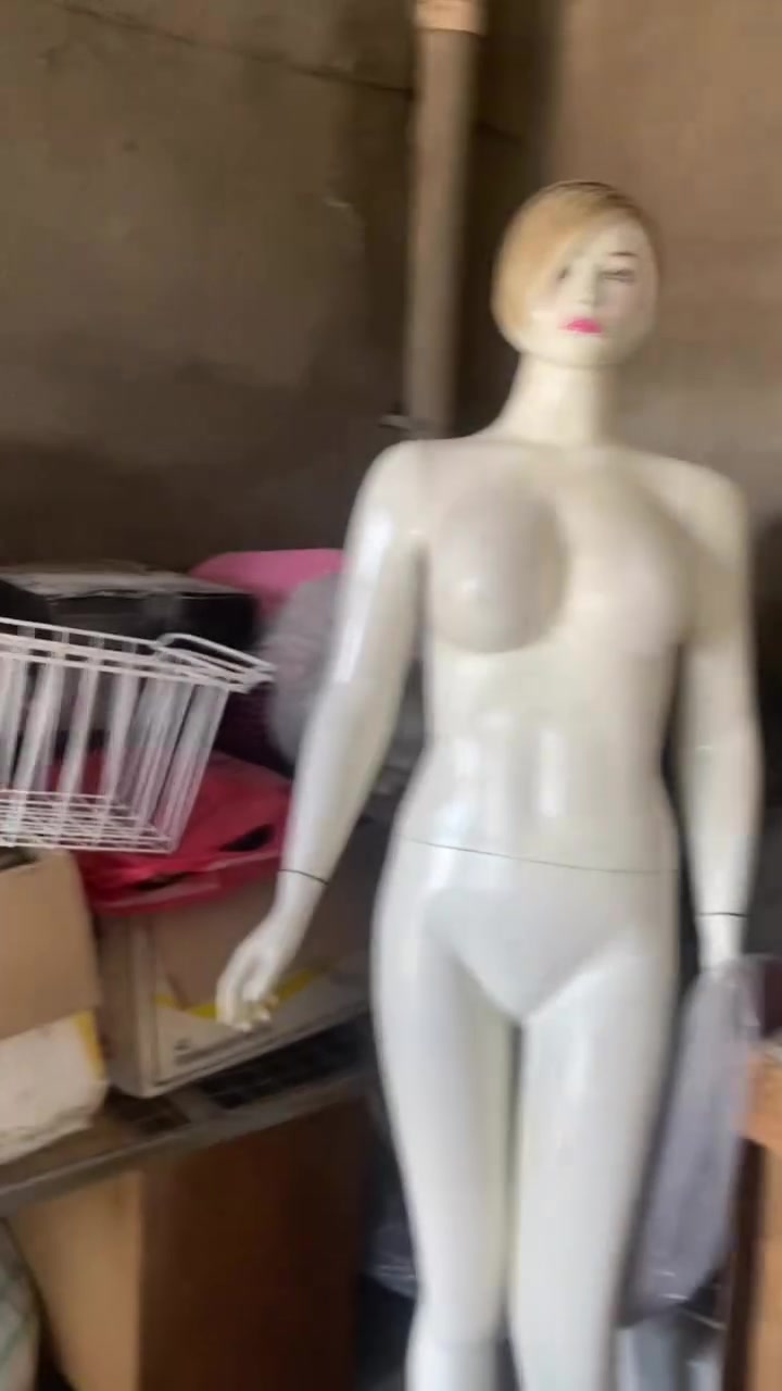 السلام عليكم لاعبات نظيفات جديدات استخدم قليل
للبيع ***********
