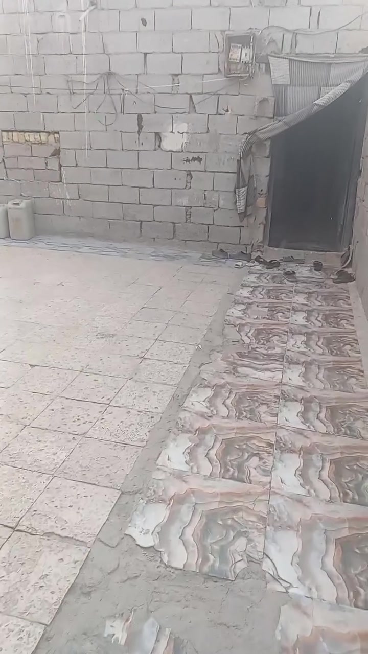 السلام عليكم 
بيت زراعي قرب شارع 40
نهايت شارع الترابي قرب موكب جون
مساحه 200 متر 
***********
