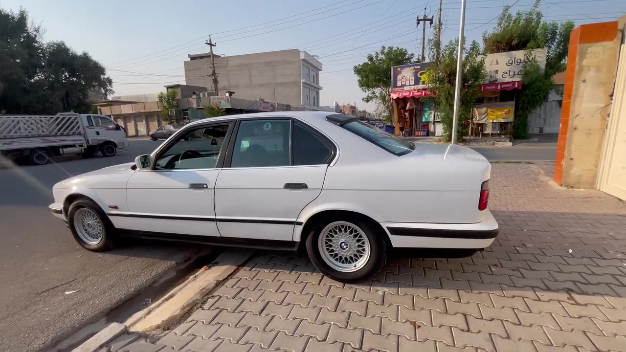 السلام عليكم
للبيع BMW 525 
موديل 1993
محرك كبس
ضربتها فقط جاملغ امامي
تبريد شغال ثلج
كهربائيات كلها شغاله 
رقمي ***********
مكاني كركوك حي النصر
