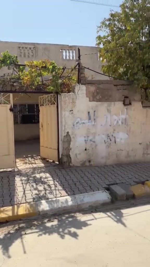 دار للبيع مساحة 200متر طابو صرف بناء قديم يحسب قطعة ارض عنوان الدار ديالى بعقوبة بهرز حي صدام للمعلومات مراجعة مكتبنا الكائن في بعقوبة بهرز حي صدام او الاتصال على الارقام الظاهرة ***********

