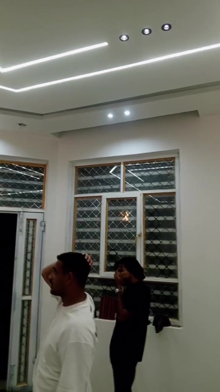 نعمل جميع الصباغ وديكور  شغل درجه اوله

سقوف ثانويه 

جبس مبورد 

مغربي 
سحبات بورك 

وجهات فوم توج 

الناصريةة مركز 

واتساب ***********

