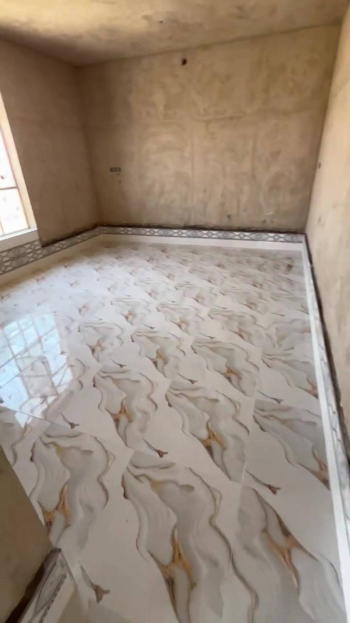 سلام عليكم شغل سيراميك درجه اوله داخل حديثه واسعار مناسبه    ملاحظه نشتغل نضام الاقصاد ***********
