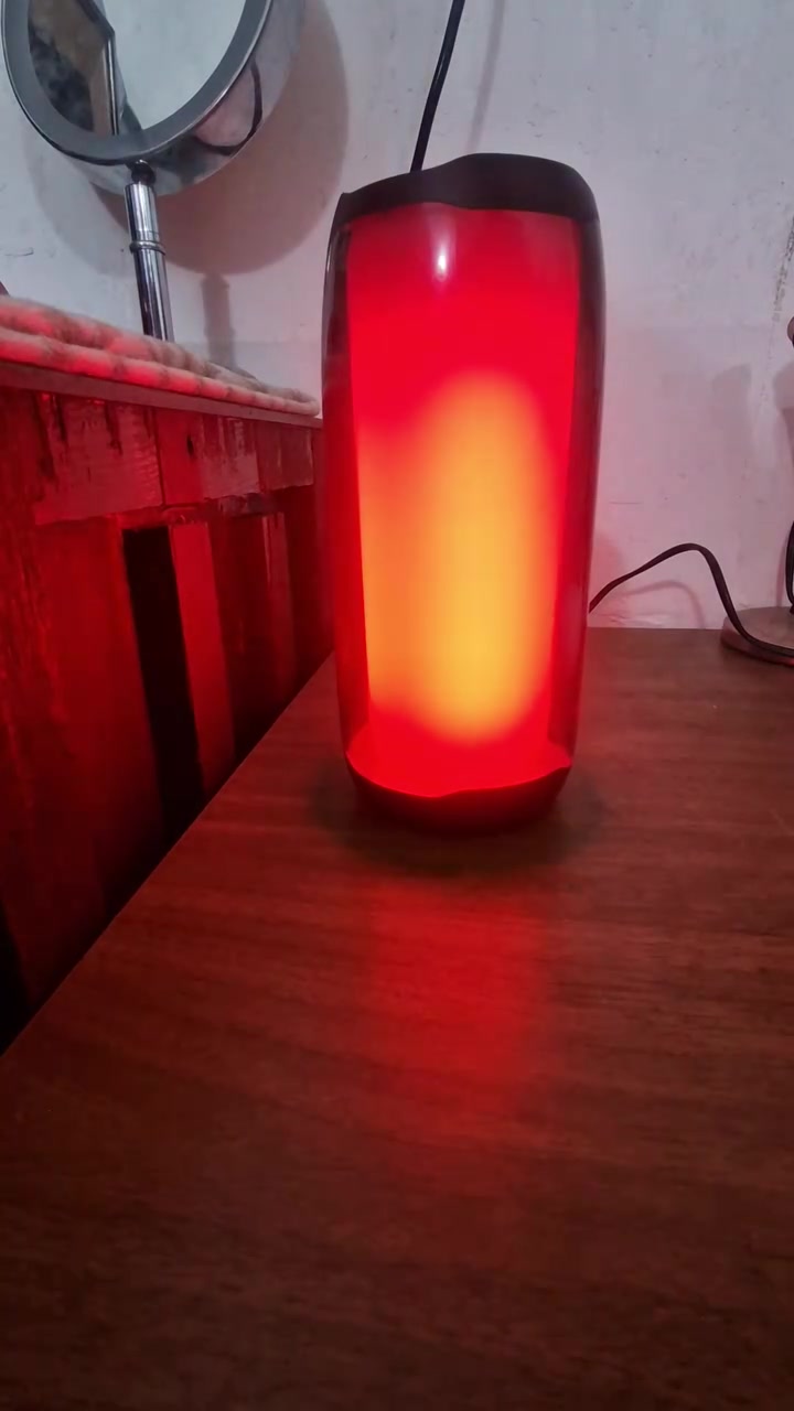 للبيع سبيكر 
🔊 Wekome D31 Wireless Speaker 
• صوت قوي وواضح
• إضاءة RGB 360° مع اضاءات مؤثرة
• اتصال لاسلكي Bluetooth
• يدعم USB + Micro SD + AUX
• مناسب للبيت والرحلات والمناسبات
بيه كسر بسيط بالغلاف الخارجي مامؤثر عليه
السعر (( 30 )) الف وبيه مجال بسيط
للتواصل على الرقم *********** وبيه واتساب
العنوان بغداد
