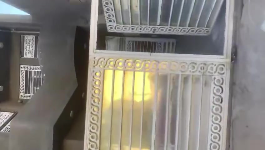 بيت للايجار ٢٠٠ متر طابقين ٤ غرف ٣ صحيات مطبخ كبير استقبال كبيره كلدور كبير حديث البناء مع اثاث ٥ سبالت طباخ ثلاجه مجمده كاونتر وسنك غساله كبيره مراوح كيزر ماطور وخزان ماء جرابي ٢ ام نفرين و ٣ ام نفر و ميز طعام خط مولد وبرج الانترنت بصفه بس يشتركون كربلاء الانتفاضه الثالثه شارع دور القضاةبعد اسواق ليمونه اول شارع على اليسار قرب برج انترنت ابو حسام مقابيل الحديقه السعر ٨٥٠ مع الاثاث الاتصال على *********** يصلح شركه او روضه او سكن طلاب رجاء الي ما يخصه المنشور لا يعلق ويمر عليه مرور الكرام وجزاكم الله خير الجزاء
