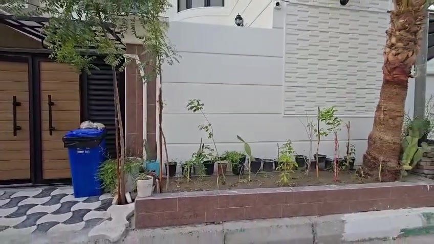 دار للبيع الكوفة حي المتنبي خلف الشارع العام المؤدي إلى مسجد السهلة
المساحة ١٦٠ م يحتوي على 
٣ غرف
٣ صحيات
استقبال 
٢ صالة
طابقين بناء حديث سند صرف باسمي 
السعر ٤٥٠ 
للاستفسار 
***********
