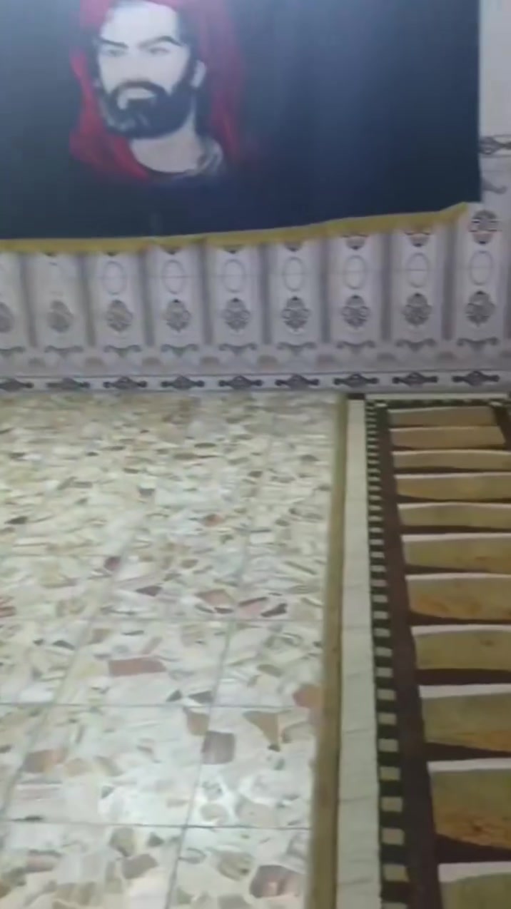 سلام عليكم نصف قطعة لبيع مساحه 72 متر مربع على ساحه تحتوي بناء 4 غرف سقف عكاده طوله 3 متر طابقين 2 حمامت نظافة جيد جدآ قطاع 33 موجهه على ساحه للاستفسار الاتصال على رقم***********
