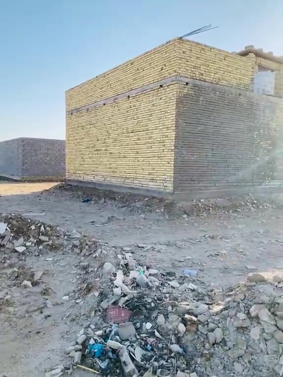 السلام عليكم يوجد لدينا قطعه ارض للبيع في منطقه حي الجوادين خلف بيت الشيخ مباشره على شارع 15 متر مساحه القطعه 200 م بسعر مناسب للاستفسار اكثر اتصال على الرقم التالي ***********@
