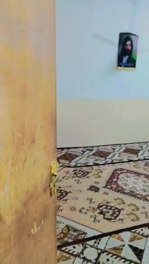 للبيع
مشتمل المساحة 120m عگادة 
الموقع مغربه قرب الاربع سايدات الشيشان 
فرعي داخل مغربه 
السعر 106وبي مجال 
***********
