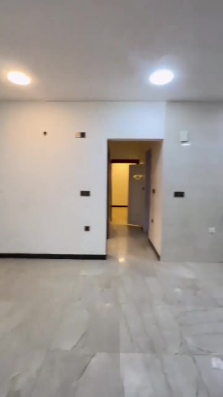 🏠 شقة للإيجار – بغداد / القادسية

📍 محلة 606
🔹 المساحة: 100 متر
🔹 غرفتين نوم
🔹 صالة
🔹 مطبخ
🔹 خدمتين
🔹 الطابق الأول
🔹 خصخصة

💰 الإيجار: مليون و100 ألف دينار

📞 للاستفسار والتواصل: 
واتساب ***********
