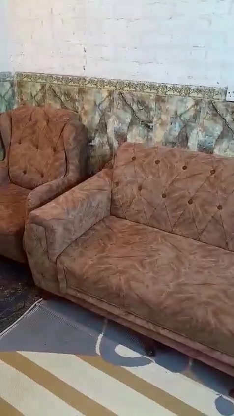 تخم ٣ قطع نضيف السع ١٥٠ الف المكان بغداد الشعله ***********

