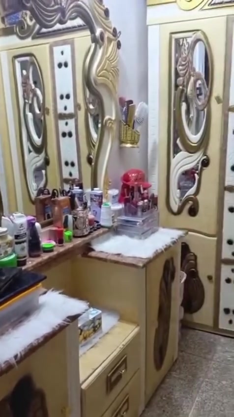 سلام عليكم غرفه للبيع مكاني ناصريه حي العسكري سعره 550وبيه مجال قليل رقم مبايلي الخاص مقفول ***********
