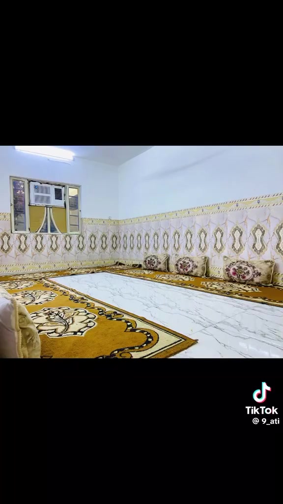 سلام عليكم للبيع بيت المساحه 150 متر طابو زراعي سند   25 طابق ونص  العنوان جامع طاه قرب سواق ابو سمير السعر 67 وبي مجال ***********
