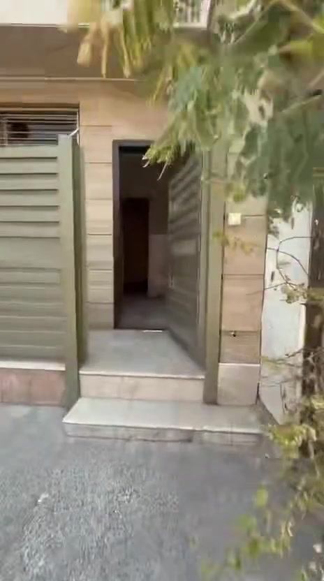 شقة أرضية للإيجار داخل المأمون – 608 اليرموك

✨ تتكون من:
• مدخلين منفصلين: مدخل على الصالة ومدخل على المطبخ
• غرفتين نوم 🛏️
• هول صغير
مع صاله بمساحة كبيرة
• صحيات
• بارك خاص 🚗
• موقع مميز وسعر إيجار ممتاز جدًا 💰

📞 للاستفسار والتفاصيل:
~***********
تتوفر عروض شقق بيوت قصور فيلاات 
شقق اربع شوارع يرموك داخليه حمراء حي جامعه

#اليرموك #المامون
#اربع_شوارع #ملاك_العاصمة
