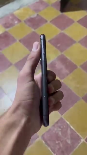 سلام عليكم ايفون 11عادي ذاكر ١٢٨
بطاري ٧٨ مبدل شاشه و بطارية بس مال تفريش السعر ١٨٥

نص مكتوب في الصور:
- ٦:٠٤
- <
- حالة البطارية والشحن
- رسالة مهمة حول البطارية
- غير قادر على التحقق من أن هذا الـ iPhone يحتوي على بطارية أصلية من Apple. قد لا تكون التفاصيل الواردة من هذه البطارية دقيقة.
- لمعرفة المزيد
- الحد الأقصى للقدرة
- ٧٨٪
- هذا قياس لقدرة البطارية مقارنة بقدرتها عندما كانت جديدة. قد تتسبب القدرة المنخفضة بتقليل ساعات الاستخدام بين عملية الشحن والأخرى.
- أقصى قدرة للأداء
- الـ iPhone غير قادر على تحديد عمر البطارية.
- شحن البطارية المحسن
- للحد من استنزاف عمر البطارية، يتعلم الـ iPhone من عادات الشحن اليومية، بحيث ينتظر ولا يتجاوز ٨٠٪ حتى يحين موعد حاجتك إلى استخدامه.