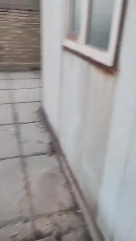 سلام عليكم 
عندي هذا سندويج كامل 7*3.5 وقاطع بلنص غرفتين يعني 
للبيع مكاني بغداد ***********
