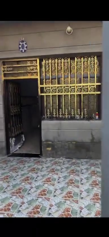 السلام عليكم يوجد بيت بحي ديان  زراعي للبيع مساحته 200متر بناء طابوك متكون من غرفتين وصاله ومطبخ وبراني وصحيات سعر 65 وبيه مجال  لشراي***********واتساب
