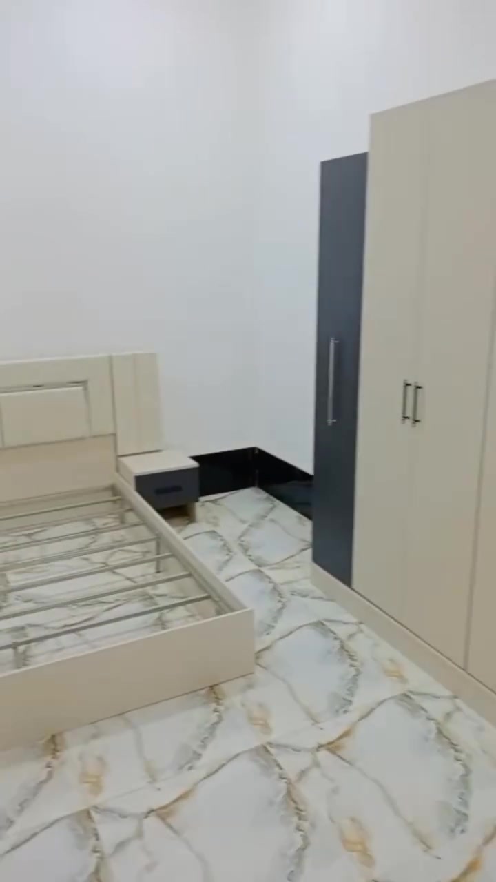 للبيع وبعدها بالجيس ومناسبة
مكلف بالنشر وهذا رقم صاحب الغرفة 
+964 783 148 6707

