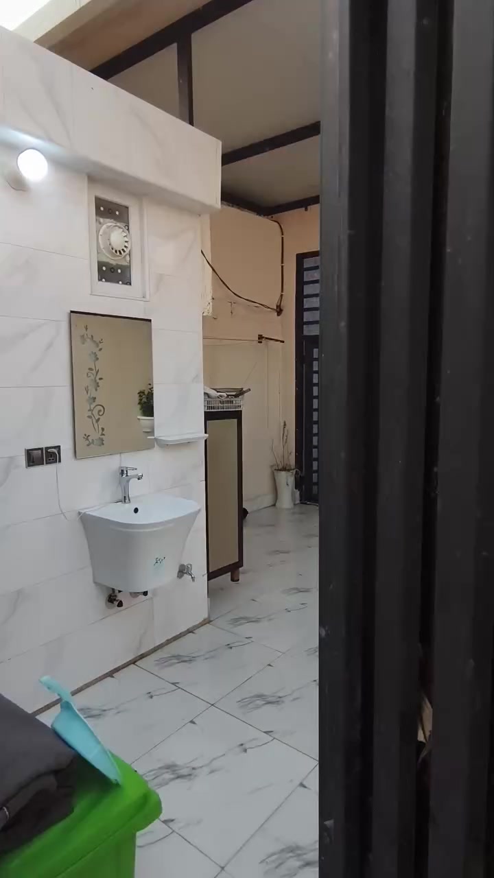 بيت لبيع ب علوه فحل المساحه 100متر البيت يحتوي غرفه ومطبخ وصاله جبيره وصحيات داخليه وخارجيه شارعه 10 متر متوفر جميع الخدمات  سعره 29 مليون بي مجال بصيط رقم *********** وبي وتساب

