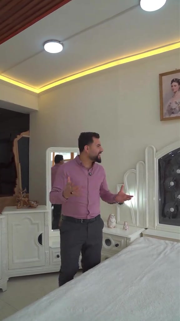 ⁨	✨ موديل القند – فخامة التصميم وجودة الصناعة ✨ غرفة نوم متكاملة بتفاصيل راقية وجودة عالية، مصنوعة من نجارة عراقية 100% ضمن وجبة الدرجة الأولى 👌 🔹 المواصفات: ▪️ غرفة 6 أبواب طابقين مع ملحق داخلي ▪️ الداخل صاج طبيعي  4 ملم ▪️ الواجهة 9 ملم MDF ▪️ قاعدة بلوك صاج قوية ▪️ ظهر چرچوبة داخلية مع شد براغي (متانة عالية) ▪️ النرمادة شرطية ▪️ مجرات تحفير داخل الخشب (تشطيب احترافي) ▪️ صبغ أوف وايت مع تطعيم بلاك أنيق 🤍🖤 🎁 هدية: طابورية 📏 القياسات: ▪️ الكنتور: طول 3.30م | ارتفاع 2.60م | عمق 60سم ▪️ الميز (مراية): 1.60م ▪️ الجرباية: 3.00م ▪️ المنام: 1.70 × 2.00م ▪️ الزاوية: 1.15م | عمق 60سم | ارتفاع 2.60م 💰 السعر: 3,250,000 دينار فقط 🚚 التوصيل والشد مجاني إلى جميع محافظات العراق 📍 زورونا في موقعنا: حلة – منتصف شارع أبو القاسم – من جهة سوق الحلة الكبير مجاور د. مكي الإبراهيمي (طبيب أسنان) 📞 *********** 📞 *********** 🌟 تشكيلة واسعة من الموديلات متوفرة داخل صالة العرض #معرض_ومعمل_الخزرجي_للأثاث  #غرفة_نوم #fypage #اكسبلور #اثاث 
