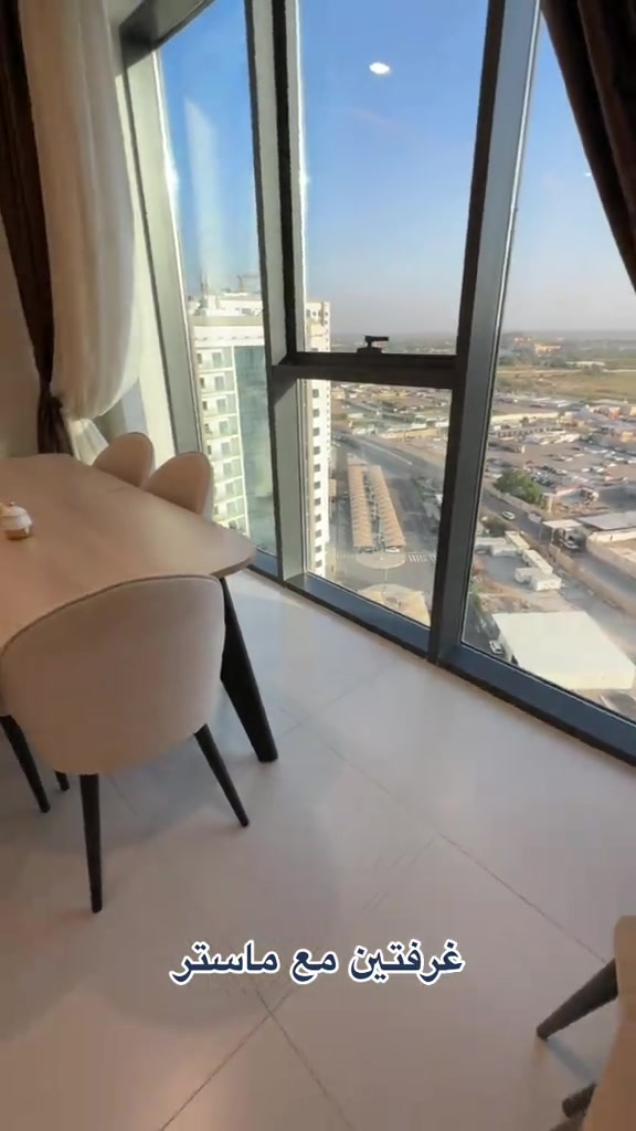 فخامة حقيقية داخل مجمع البروج السكني ✨ شقة مؤثثة للبيع بتفاصيل راقية، تتكون من غرفتين، 3 حمامات، لوندري، مخزن، مطبخ وصالة، مع بالكون بإطلالة مميزة. 📞 للاستفسار: *********** #البروج_السكني #شقق_فاخرة #عقارات_بغداد #شقق_للبيع #بوابة_كلكامش_العقارية 

نص مكتوب في الصور:
- شقة للبيع