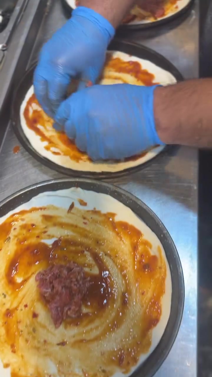 �
نكهة أصلية… طعم يبقى بالبال ❤️
بركر • زنكر • شاورما • بيتزا • مناقيش
📍 الحرية – شارع 20
🕒 يومياً من 3 العصر إلى 12 بالليل
📞 للطلب والحجز: ***********
