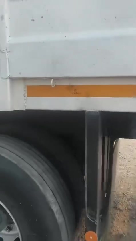 سلام عليكم للبيع عربانه المانيه طول12 ونص اربع محاور دبل تاير  دناكير 13 اجناب 170 جاهز للعمل كهربائيات كله جديد السعر 95 رقم ***********
