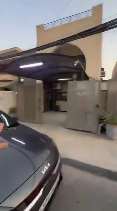 🏠 بيت  للإيجار (سكني / تجاري)
 الموقع: الأعظمية – الأخطل (قرب شارع عمر / فرع دجاج فروج)
 المساحة: 300م² | المواصفات: 4 غرف نوم + هول + مطبخ + 4 حمامات
 السعر: 2,000,000 دينار
📞 للإستفسار: ***********
