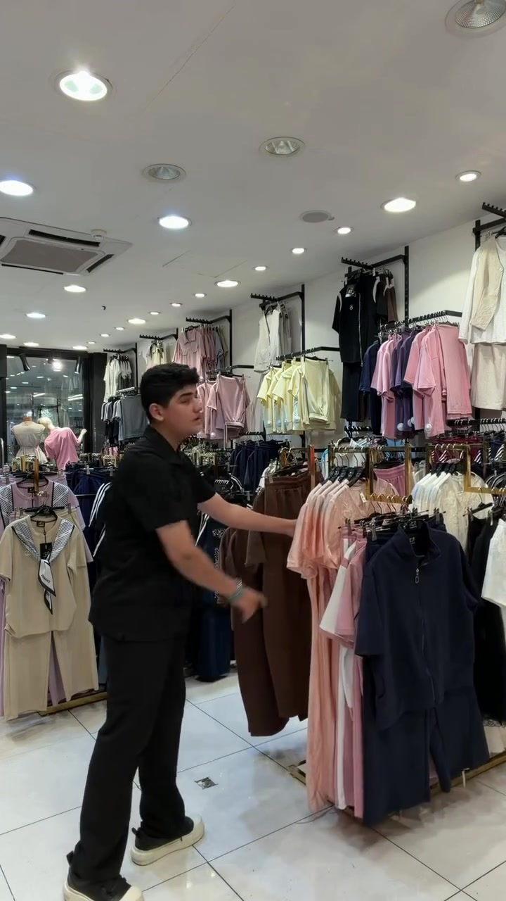 علقي بكلمة (سعر) وحتوصلج كل التفاصيل بالخاص.. 💌✨
الأحدث • الأجمل • الأرقى 📍 تجدونه لدى الخاتون 🔥👑
🛒 عناوينا:
🔹 زيونة - مول دريم سيتي
🔹 العامرية - مول العامرية
🔹 للجملة - شورجة / شارع الرشيد
📞 للاستفسار والحجز: *********** 🛍️
(متوفر خدمة توصيل لكافة المحافظات)

