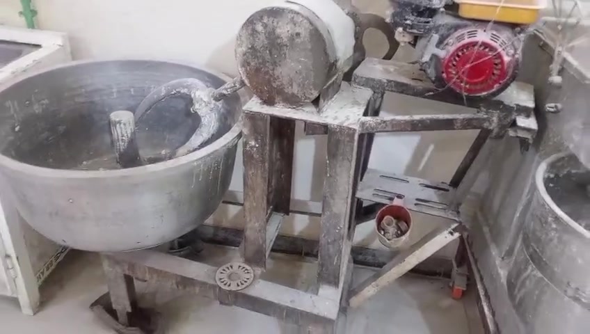 سلام عليكم  فرن كهربائي  مال شركه عذاري  دبل مشعل 2فوك و2جوا  نزال 120 ياخذ 7شنك صمون مو 5 وصواني مال كهربائي ياخذ 4صواني 

خماره كامله مال شركه عذاري  وبطل مال خماره  كبير عدد2

عندي طاوليات جدد مال صمون حجري مربع عدد40طاولي مع خاميات  للبيع  مع عجانه وتزكا وسله صغيره 

فاترينه جام صغيره 
مكاني بغداد  رقمي *********** يوجد واتساب
