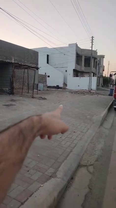 السلام عليكم
قطعة ارض للبيع طابو ملك صرف 
المساحه ١٥٥موقع مميز تجاري ركن 
عنوان رمادي التاميم قادسيه ثانيه شارع ٣٠
ملاحظه هاي الاغراض تنشال هل ايام متبقى للاستفسار على الارقام التاليه ***********
***********
