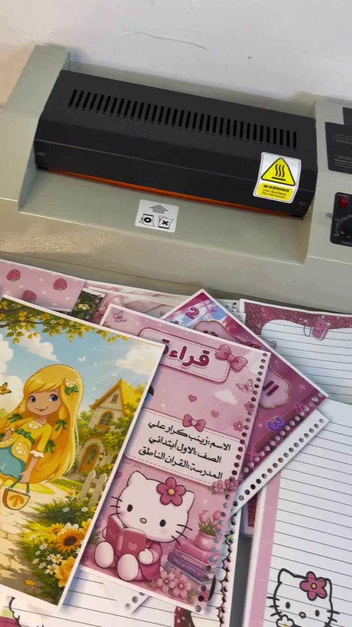 📚✨ خلي دفتر طفلك مميز من أول صفحة! ✨📚
مو مجرد دفتر… دفتر باسم طفلك وتصميمه الخاص 💖
🎀 تصاميم بنات وأولاد
✏️ كتابة اسم الطالب والصف والمدرسة
🎨 أغلفة ملونة وتصاميم جميلة
📒 صفحات داخلية مرتبة ومريحة للكتابة
🌀 تجليد حلزوني مرتب وقوي
👧🧒 اختار التصميم… وإحنا نسوي الباقي!
⭐ مكتبة الإبداع
نخلي دفاتر الدراسة أحلى وأميز لأطفالكم ❤️
📍 للطلب والاستفسار: ***********
او مراسلة خاص وأسعار مميزة وتوجد خدمة توصيل لكافة المحافظات 3500
